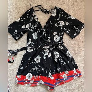 Francesca’s boutique floral romper - size small